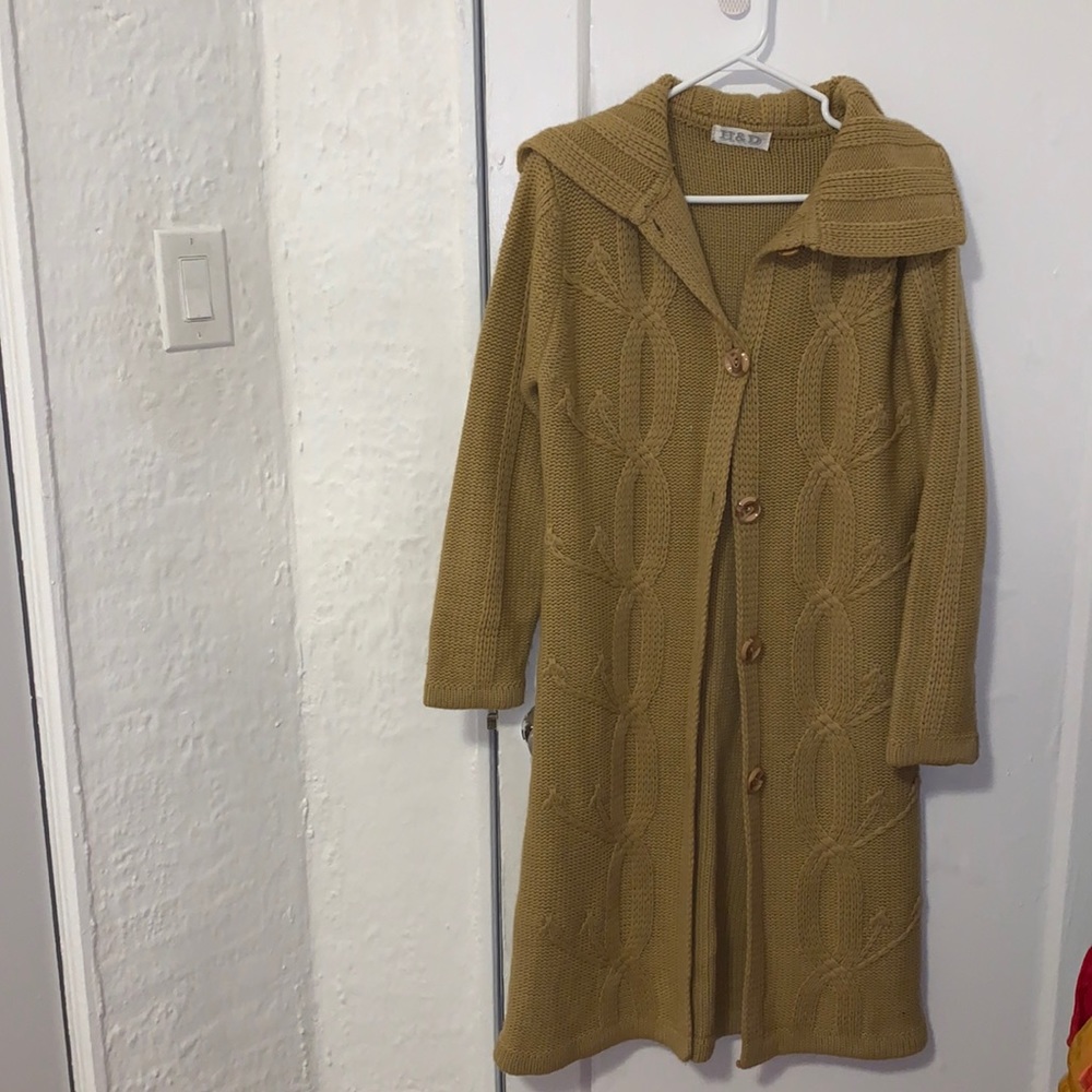Long beige cardigan !!!